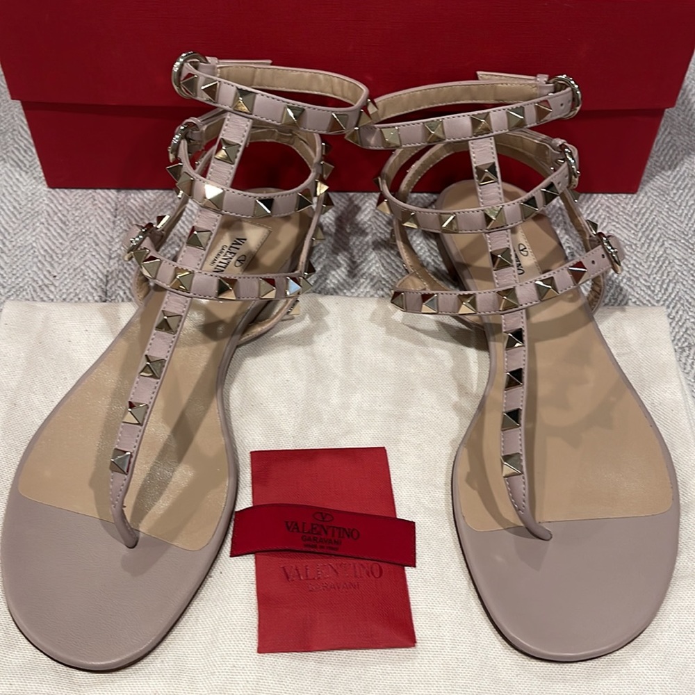 Valentino Garavani
Rockstud Ankle-Strap Leather Thong Sandals size 37 - Picture 5 of 10